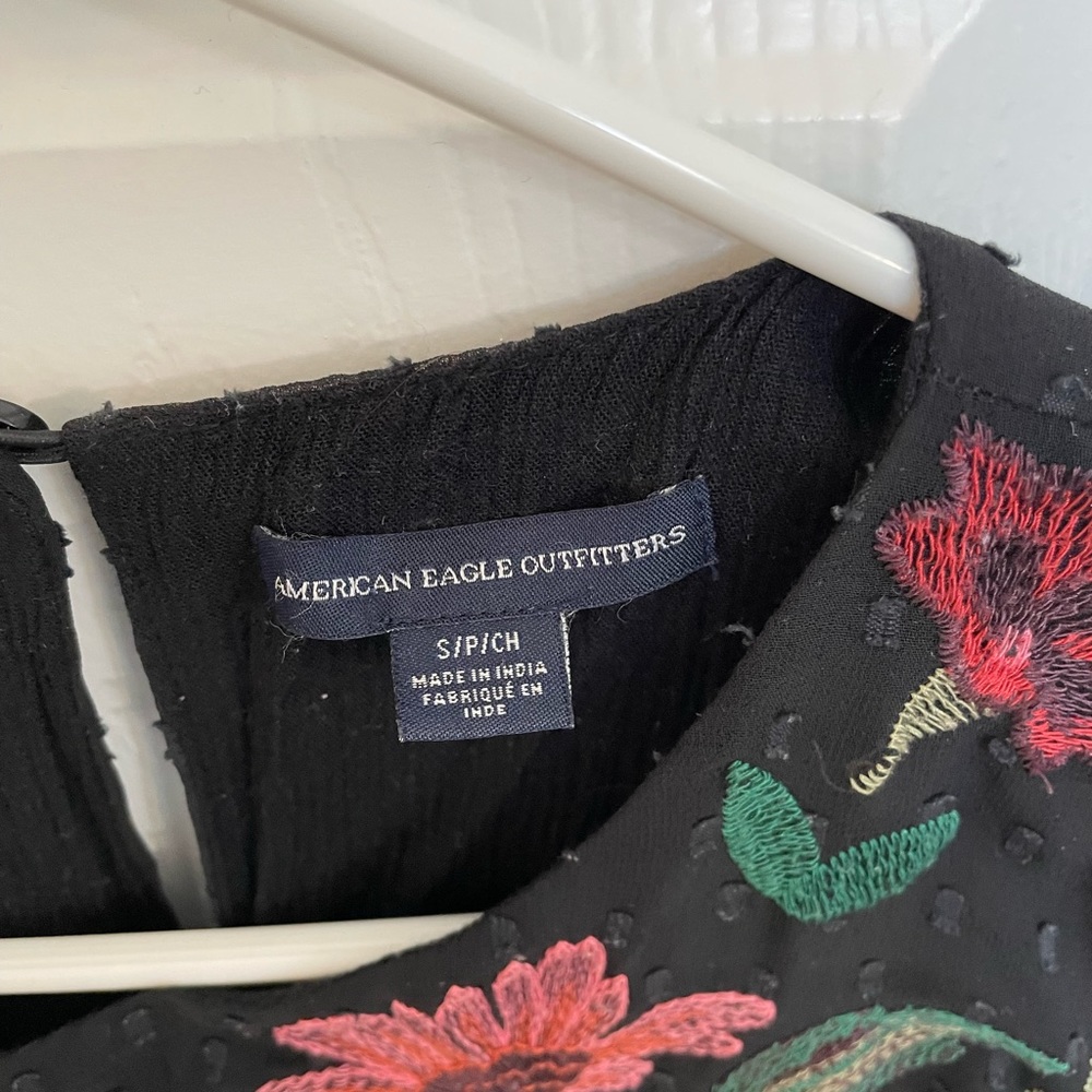 ❤️American Eagle Embroidered French Dot Blouse - Picture 3 of 4